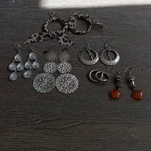 Earring bundle 6 pieces  - Picture 1 of 4